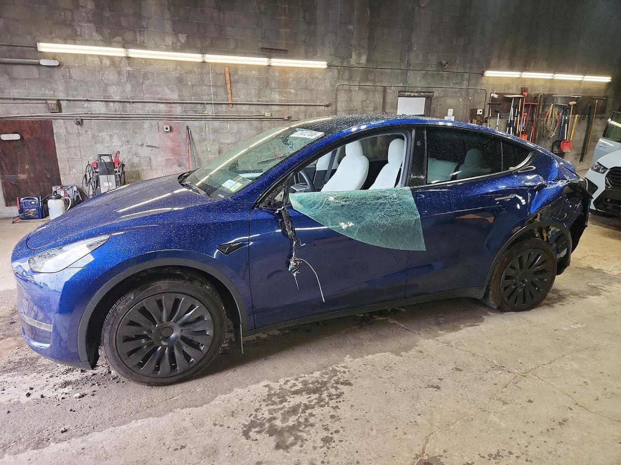 2024 TESLA MODEL Y | 7SAYGDEE2RA215372 | UPCARS