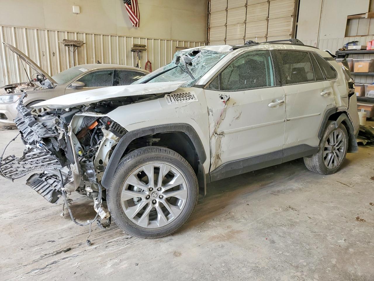 2025 TOYOTA RAV4 XLE PREMIUM | 2T3C1RFV2SW402098 | UPCARS