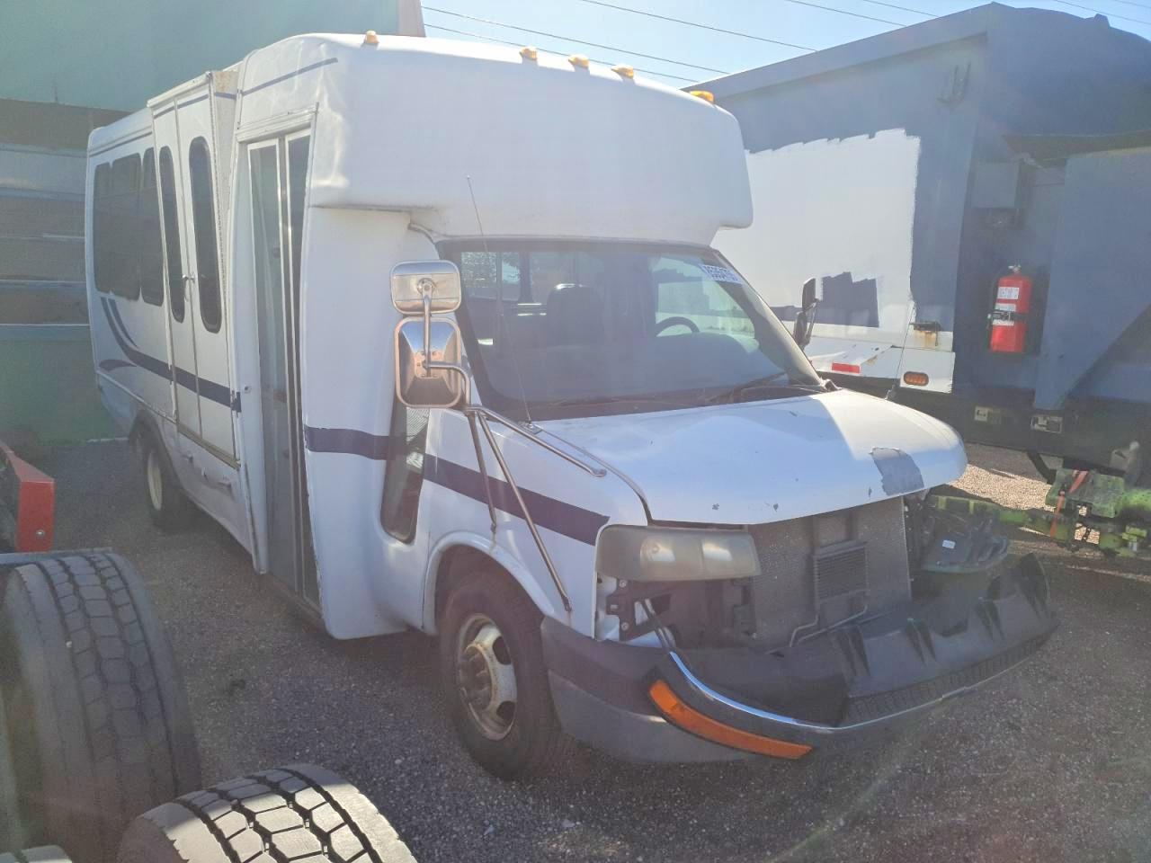 2004 CHEVROLET EXPRESS | 1GBJG31U641111840 | UPCARS