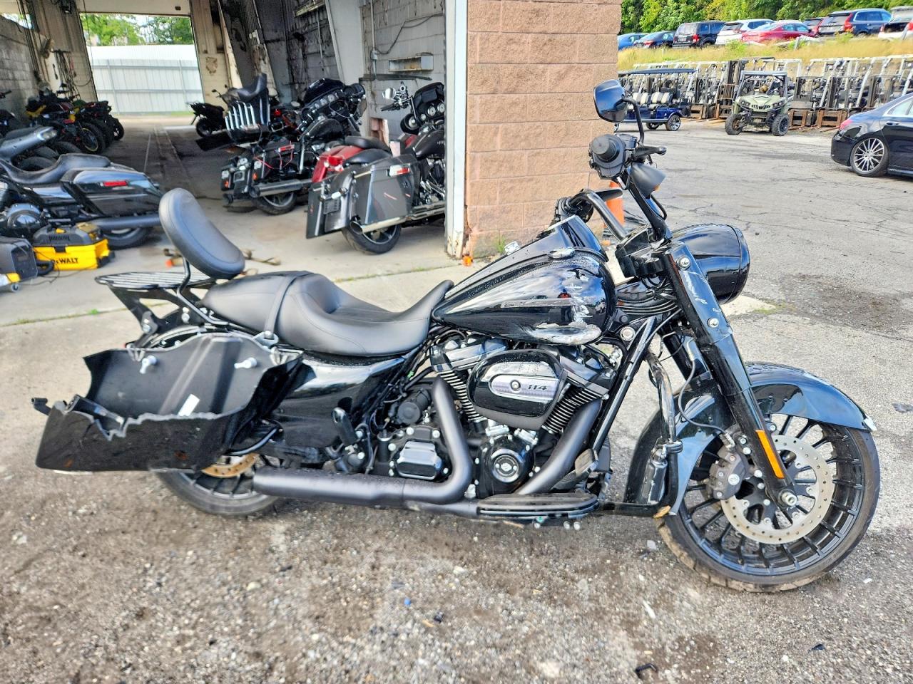 2019 HARLEY-DAVIDSON FL | 1HD1KVP13KB679228 | UPCARS