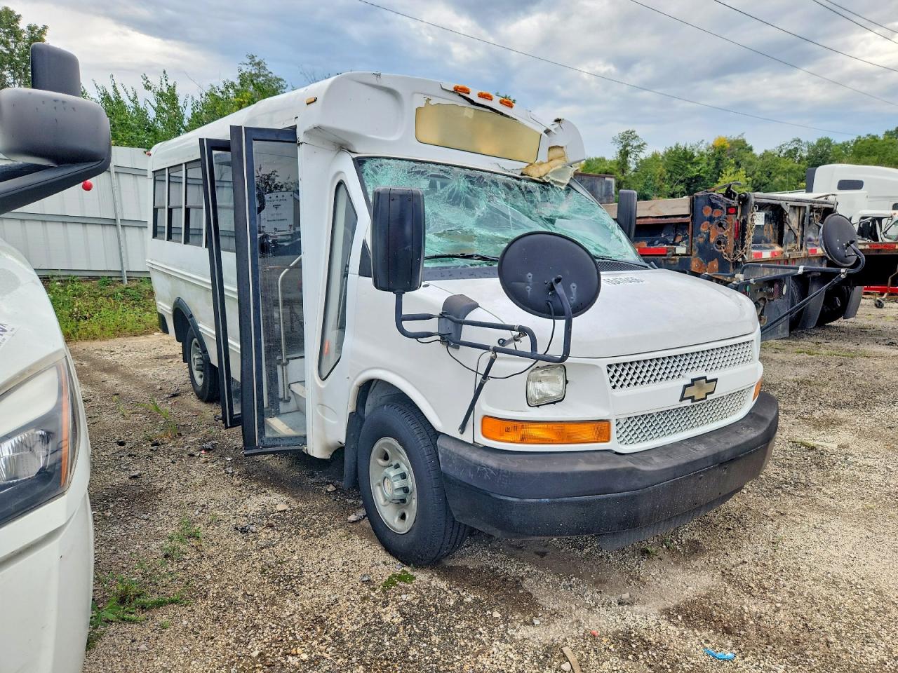 2010 CHEVROLET EXPRES SHUTTLE BUS | 1GB3G2AA8A1181358 | UPCARS
