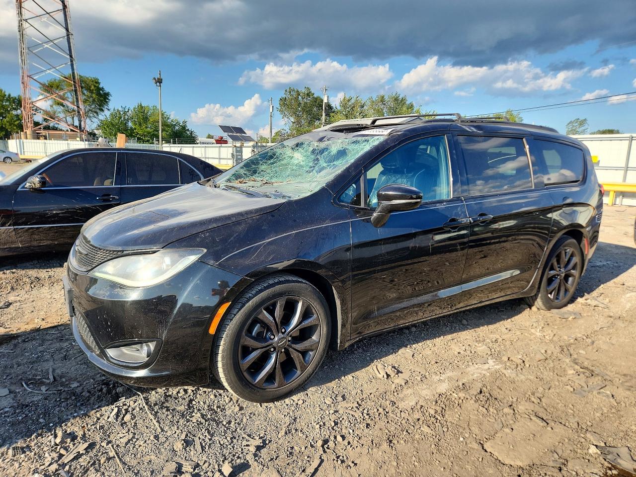 2018 CHRYSLER PACIFICA LIMITED | 2C4RC1GG8JR289269 | UPCARS