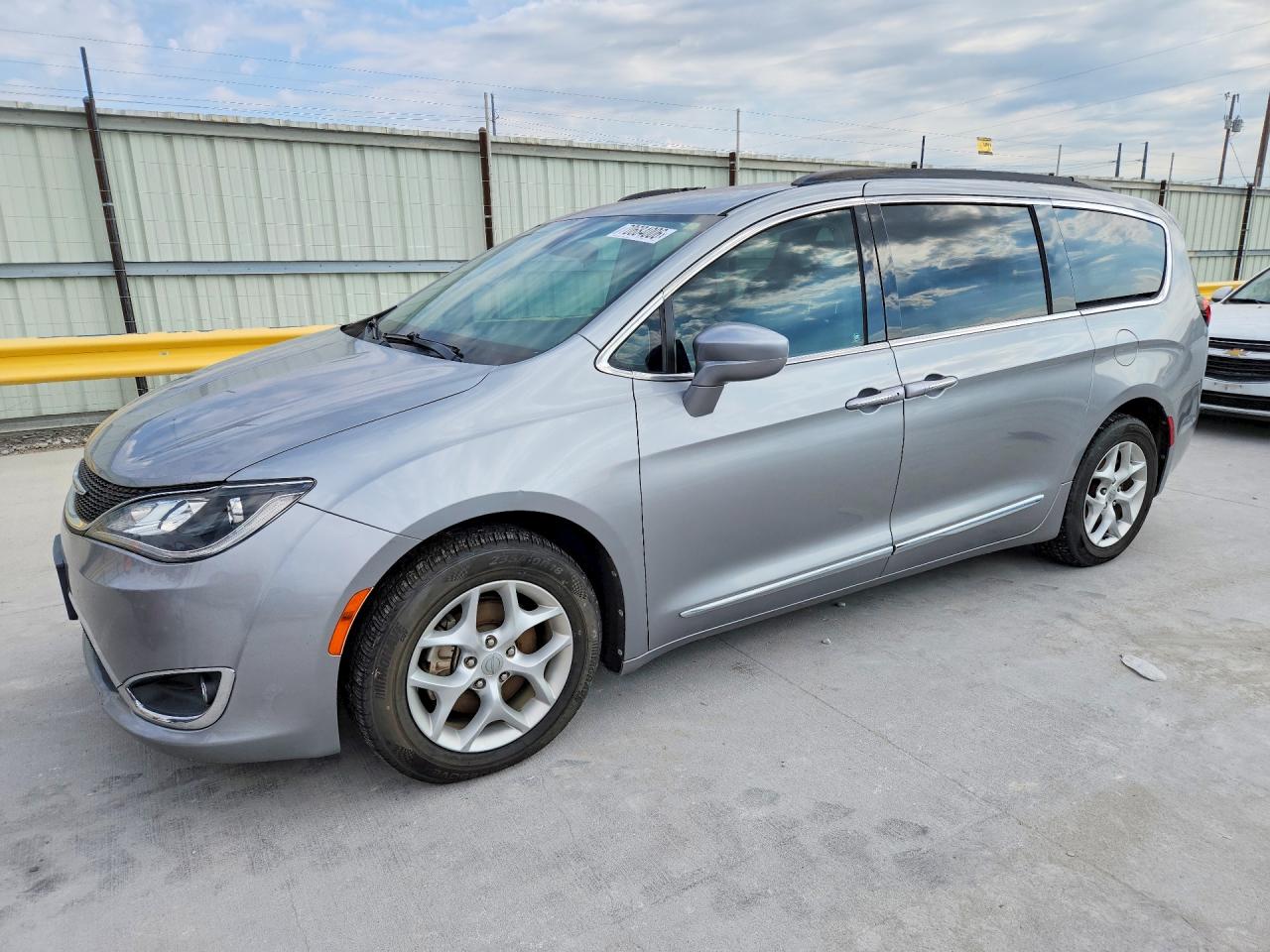 2017 CHRYSLER PACIFICA TOURING L | 2C4RC1BG4HR654726 | UPCARS