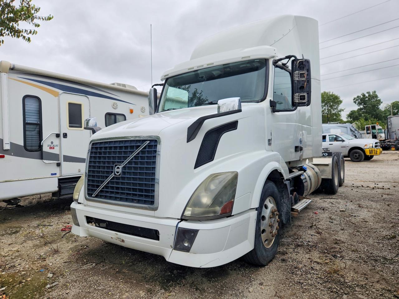 2015 VOLVO VNL | 4V4NC9EGXFN921648 | UPCARS