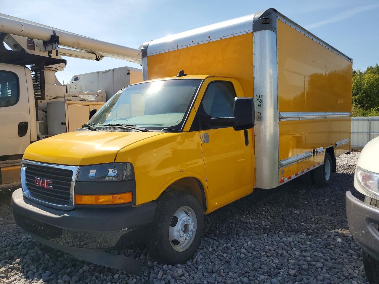2022 GMC SAVANA BOX TRUCK | 7GZ37TC71NN010942 | UPCARS