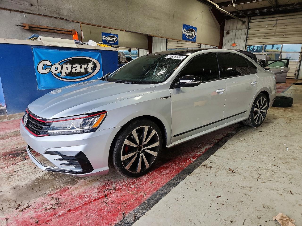 2018 VOLKSWAGEN PASSAT GT | 1VWJM7A3XJC039802 | UPCARS