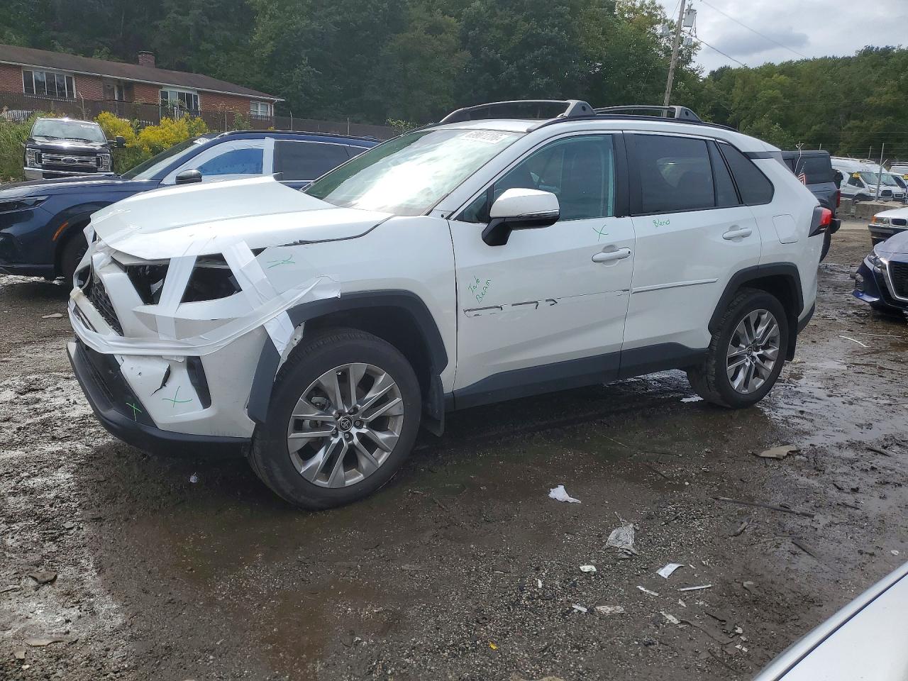 2024 TOYOTA RAV4 XLE PREMIUM | 2T3A1RFV1RW466893 | UPCARS