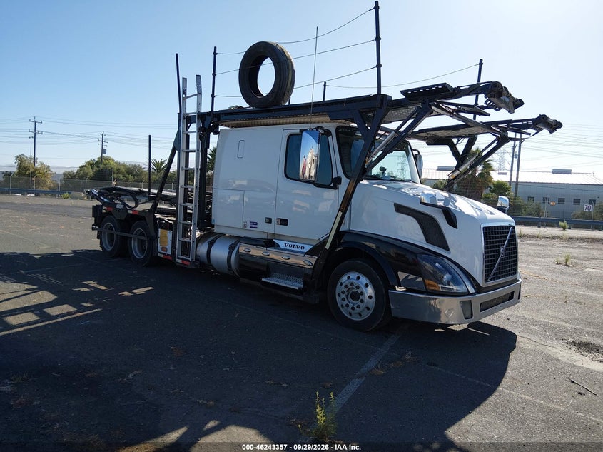 2015 VOLVO VN | 4V5NC9EJ1FN186551 | UPCARS