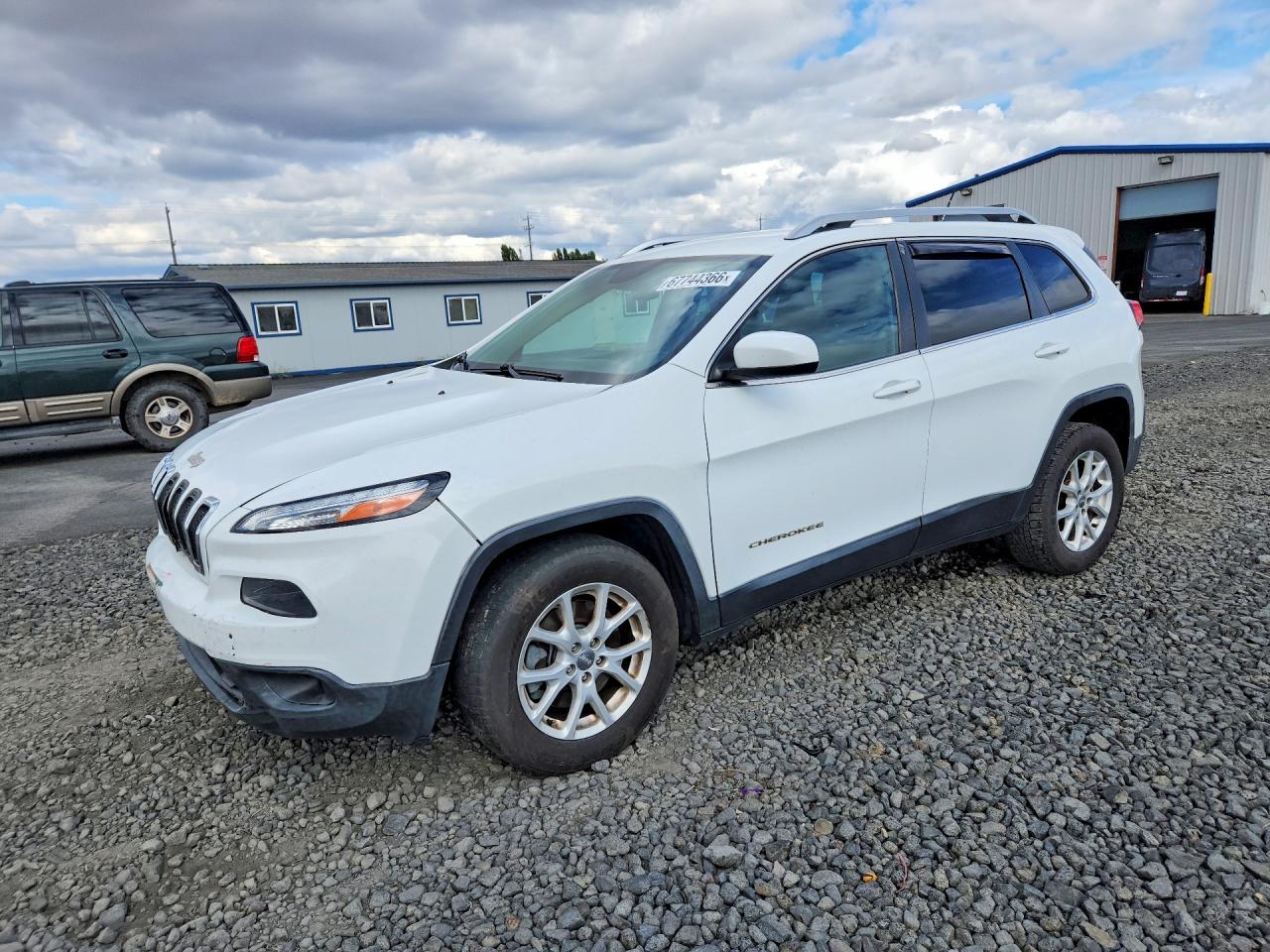 2015 JEEP CHEROKEE LATITUDE | 1C4PJLCB6FW532031 | UPCARS