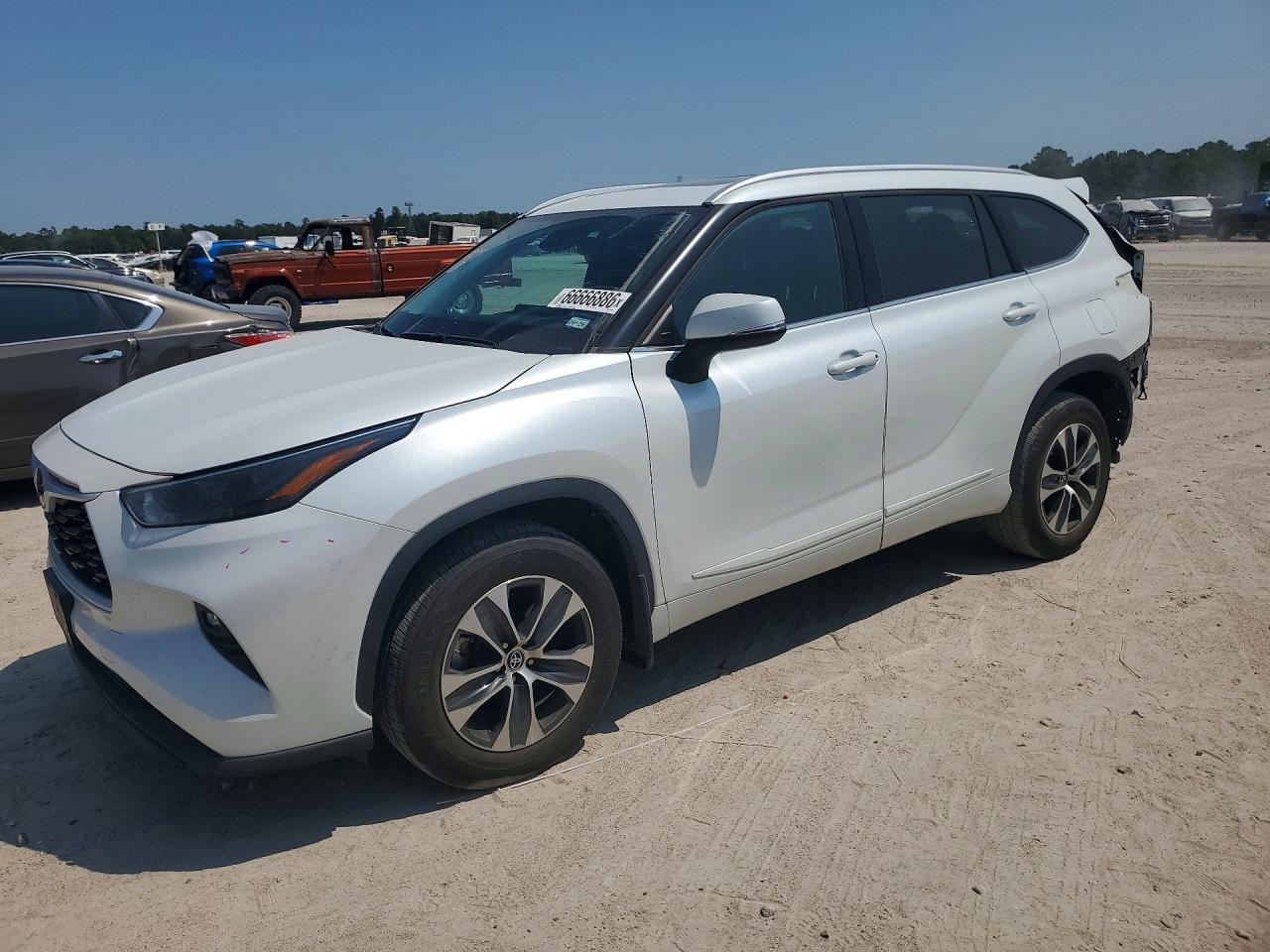 2022 TOYOTA HIGHLANDER XLE | 5TDGZRBH4NS577002 | UPCARS