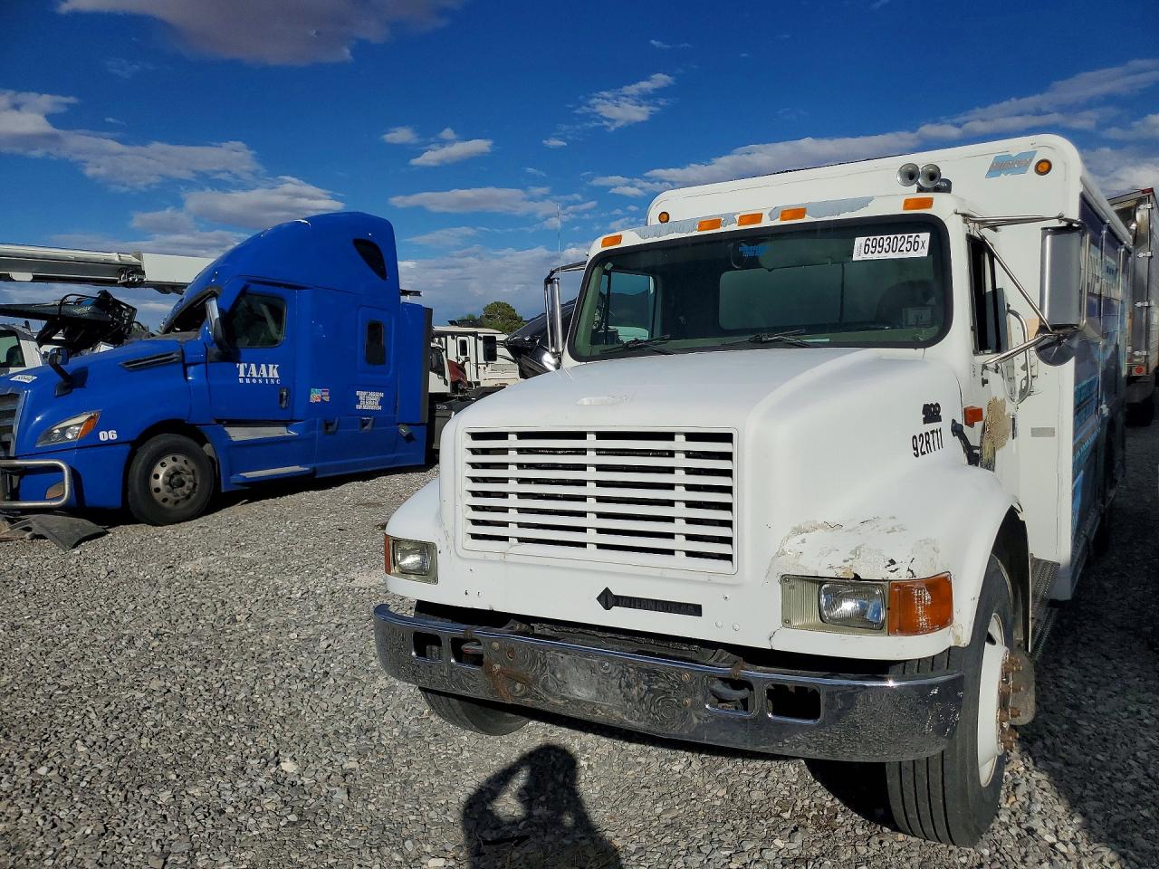 2001 INTERNATIONAL 4000 SERIE 4900 BOX TRUCK | 1HTSDAAL21H370934 | UPCARS