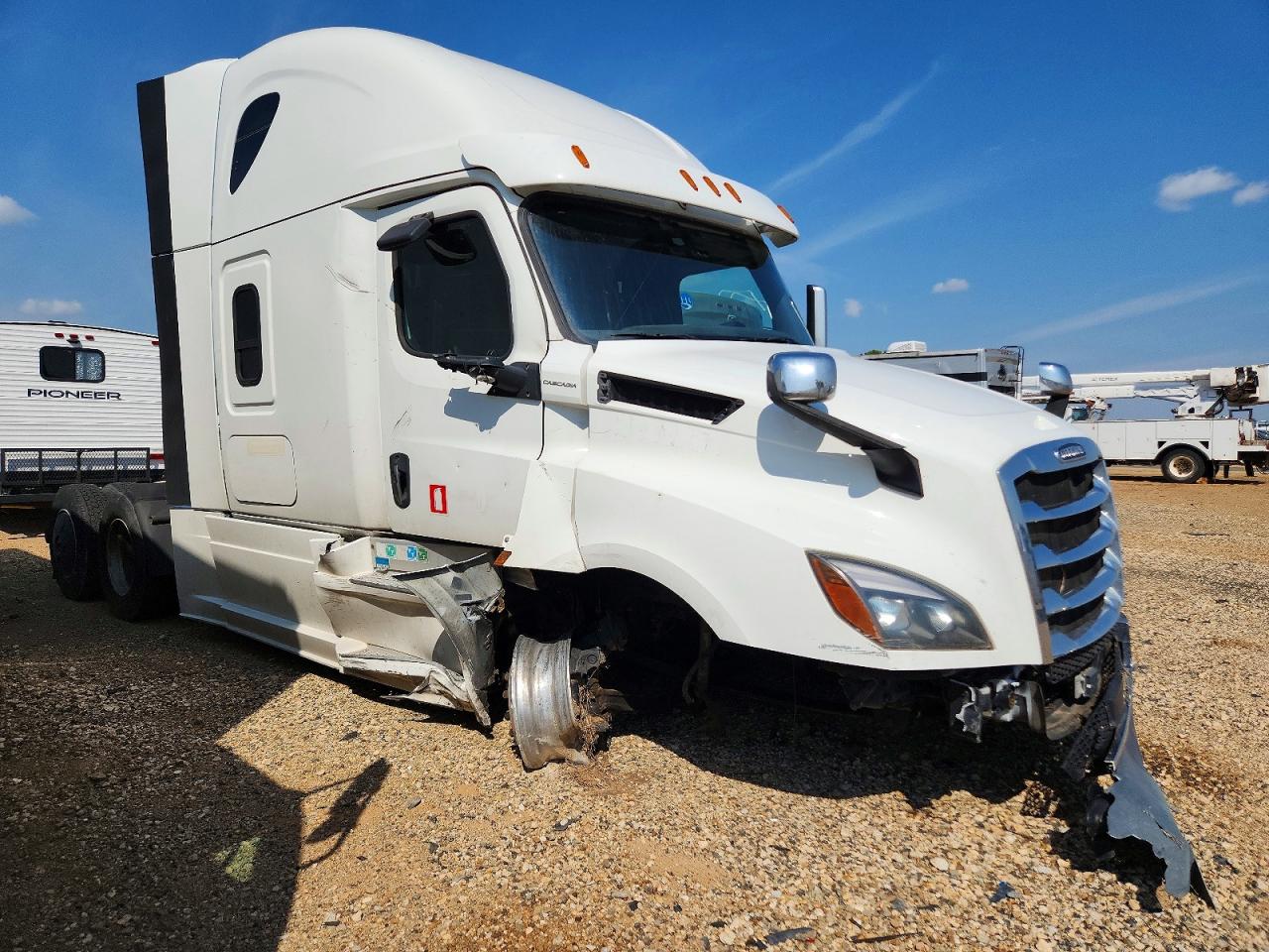 2018 FREIGHTLINER ALL OTHER "126" SLEEPER CAB" | 3AKJHHDR3JSJG0421 | UPCARS