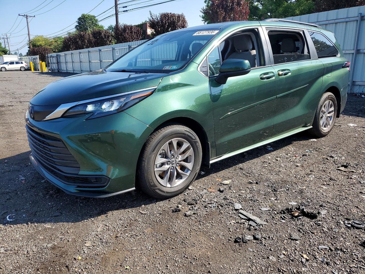 2024 TOYOTA SIENNA LE | 5TDKRKEC6RS219147 | UPCARS
