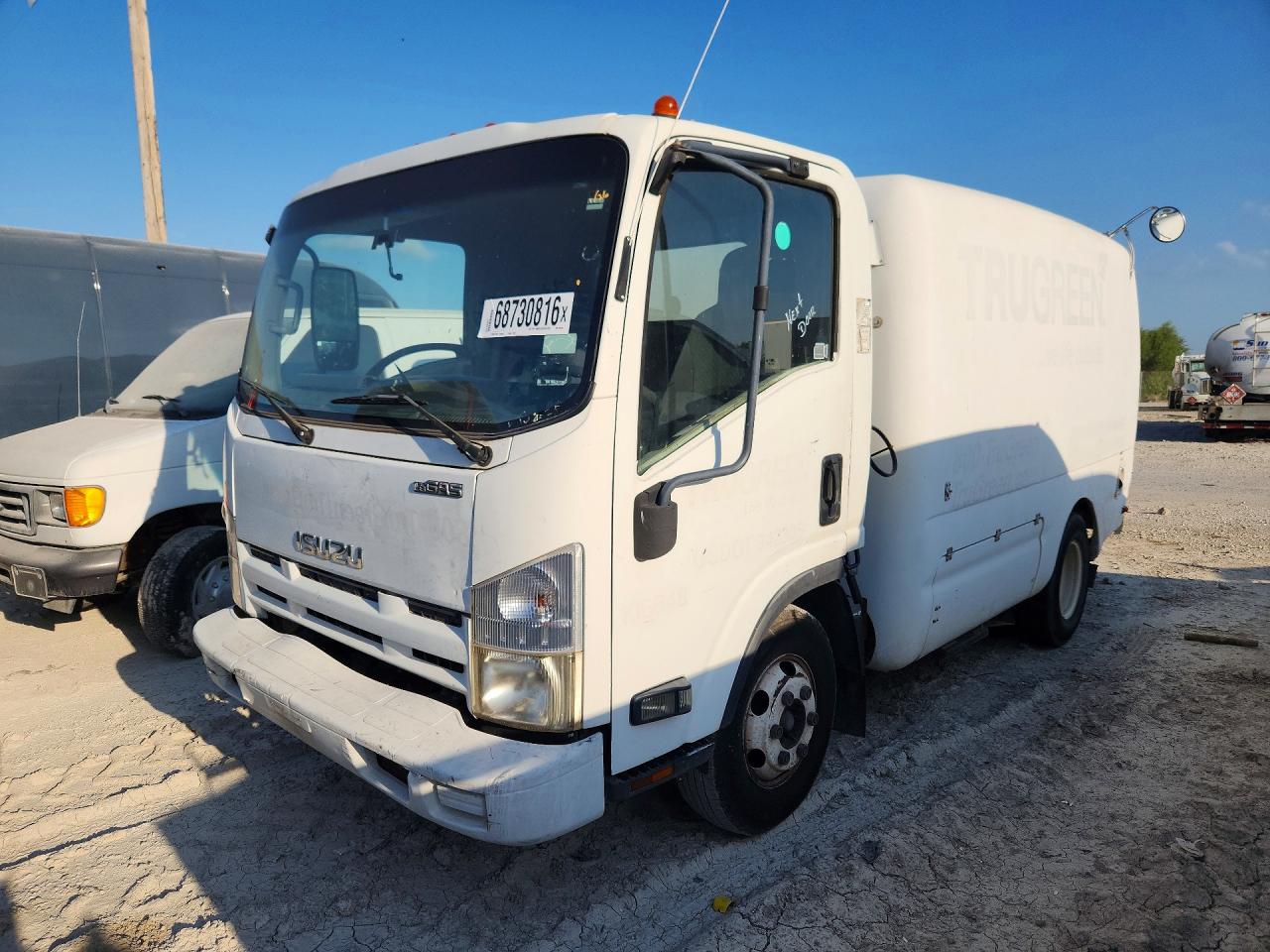 2009 ISUZU NPR DELIVERY TRUCK | 4KLB4W1NX9J801195 | UPCARS