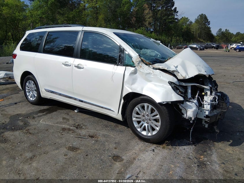 2017 TOYOTA SIENNA XLE 8 PASSENGER | 5TDYZ3DC6HS821207 | UPCARS