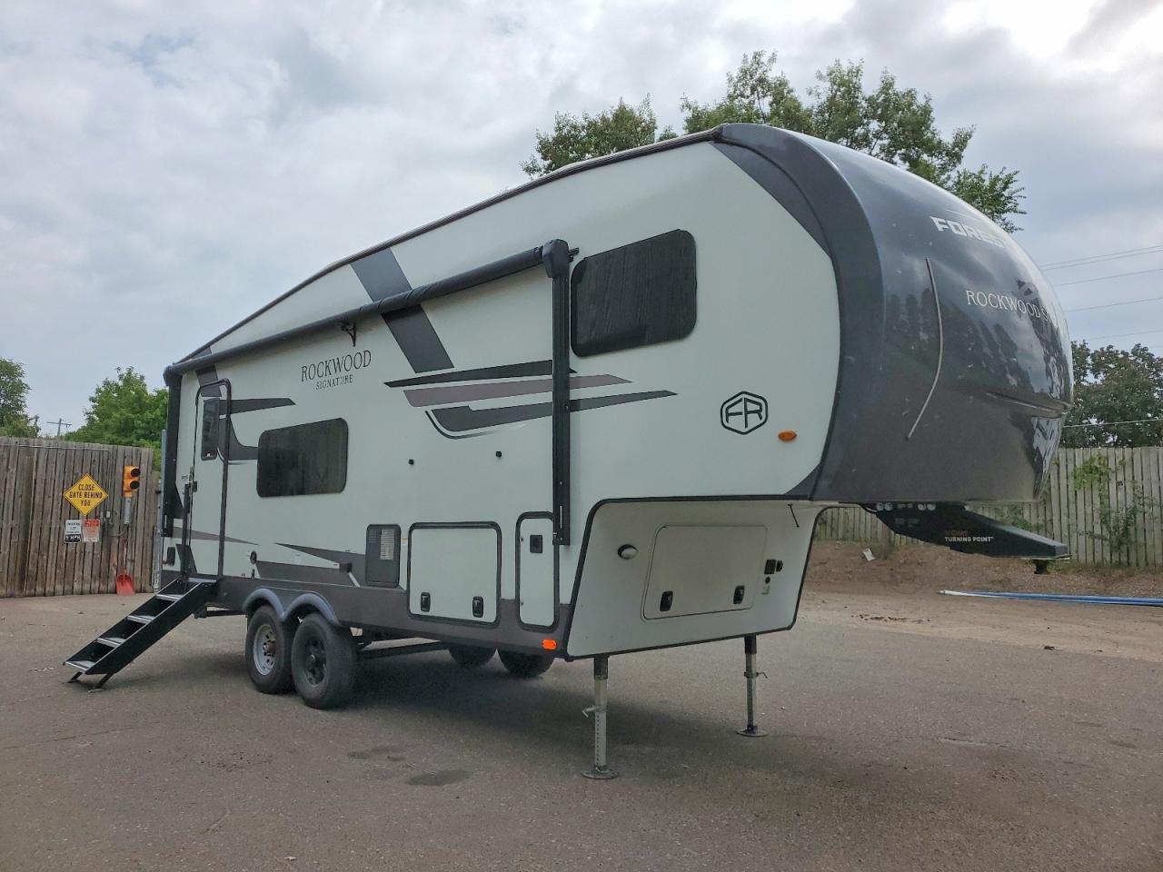 2025 FOREST RIVER ROCKWOOD FOREST RIVER ROCKWOOD CAMPER | 4X4FRLE22S1908260 | UPCARS