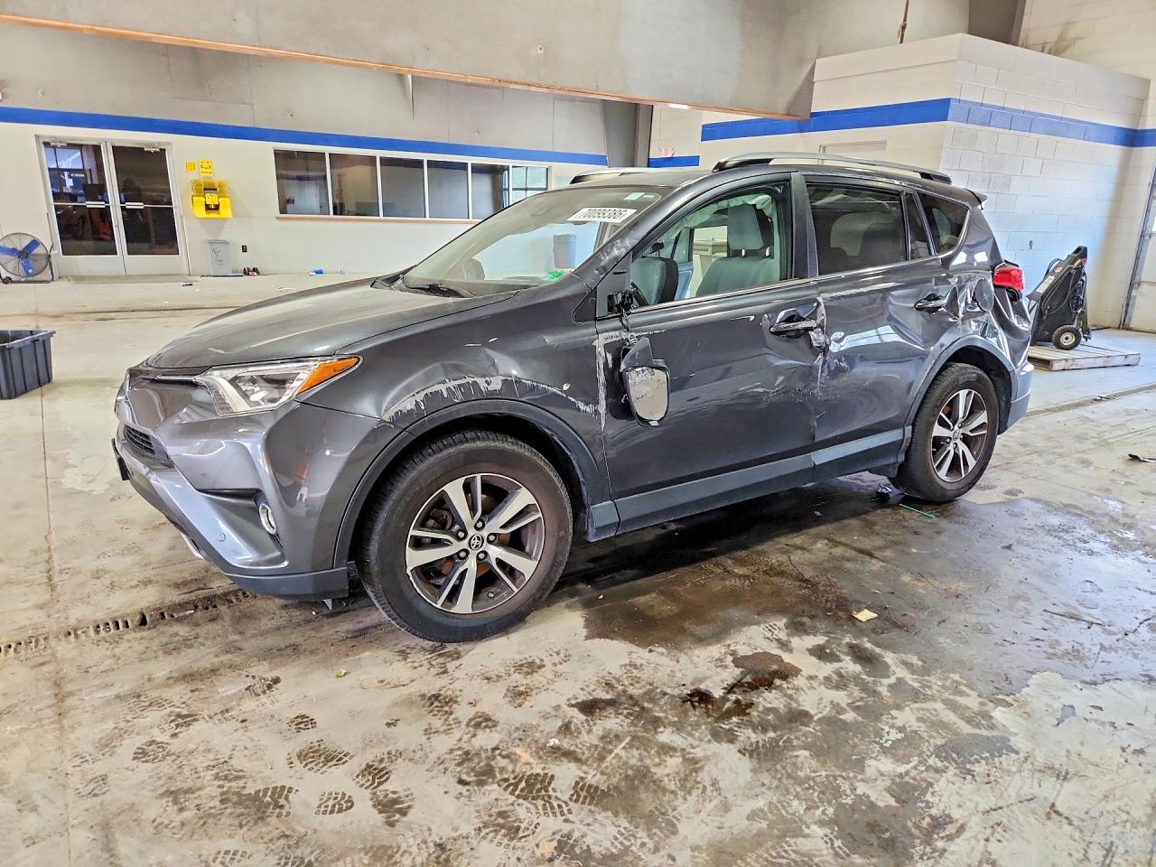 2018 TOYOTA RAV4 XLE | JTMRFREV9JD224182 | UPCARS