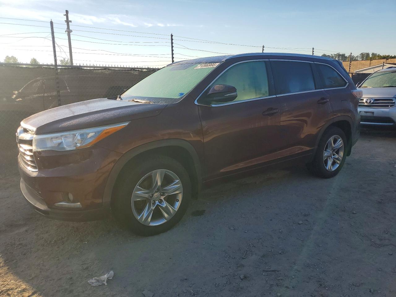 2015 TOYOTA HIGHLANDER LIMITED | 5TDDKRFH9FS124755 | UPCARS