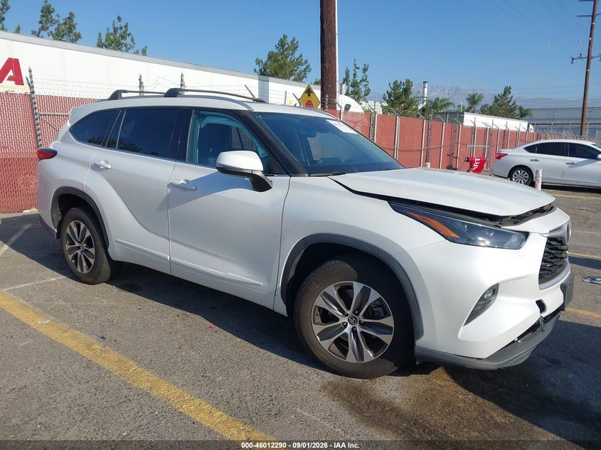 2022 TOYOTA HIGHLANDER XLE | 5TDHZRAH5NS548338 | UPCARS
