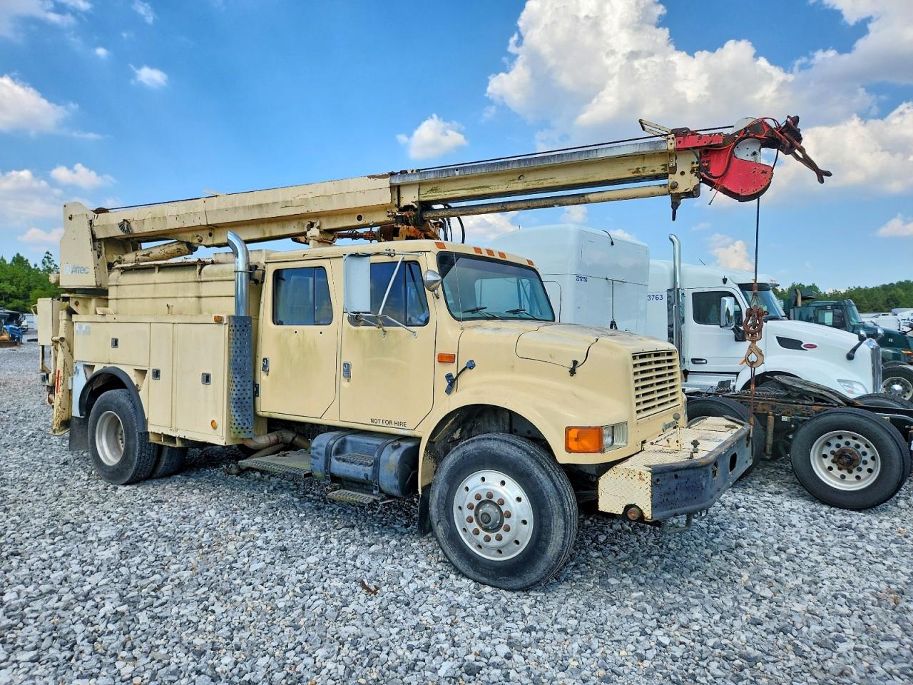 1992 INTERNATIONAL 4000 SERIE DIGGER DERRICK TRUCK | 1HTSDPPN2NH444452 | UPCARS
