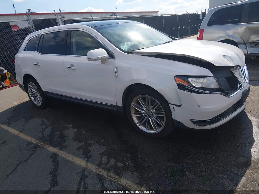 2018 LINCOLN MKT RESERVE | 2LMHJ5AT0JBL00112 | UPCARS