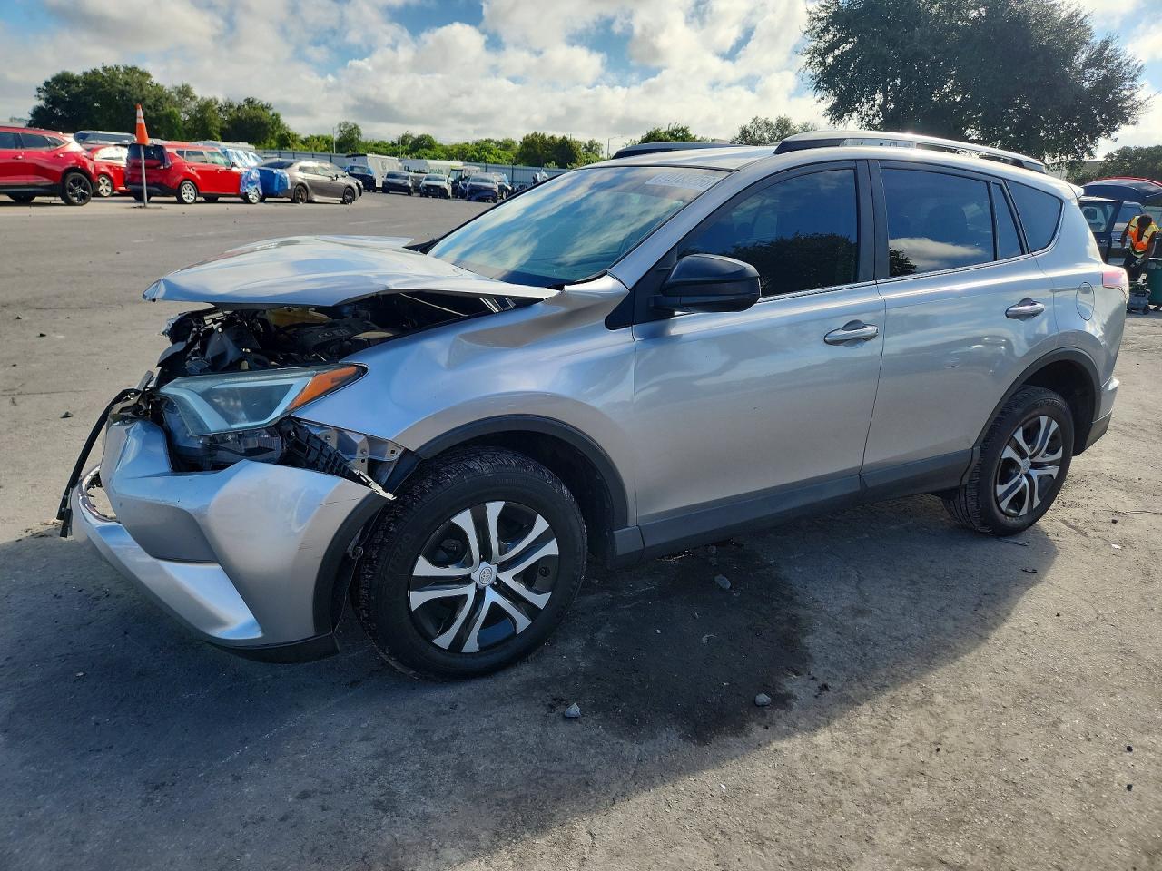 2018 TOYOTA RAV4 LE | 2T3ZFREV1JW416232 | UPCARS