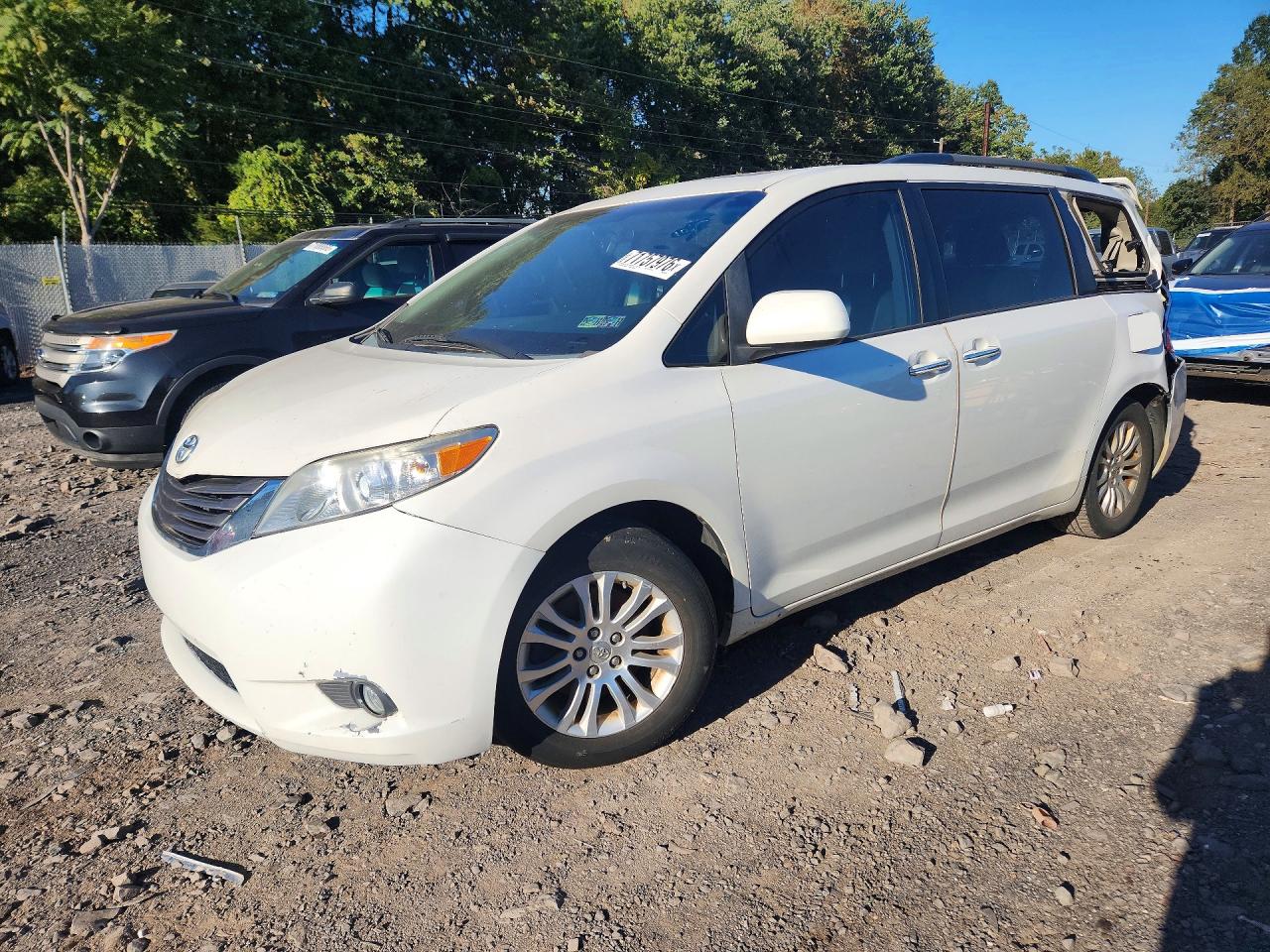 2015 TOYOTA SIENNA XLE PREMIUM 8-PASSENGER | 5TDYK3DC8FS587184 | UPCARS
