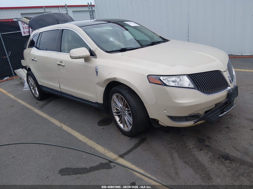 2016 LINCOLN MKT ECOBOOST | 2LMHJ5AT7GBL01752 | UPCARS