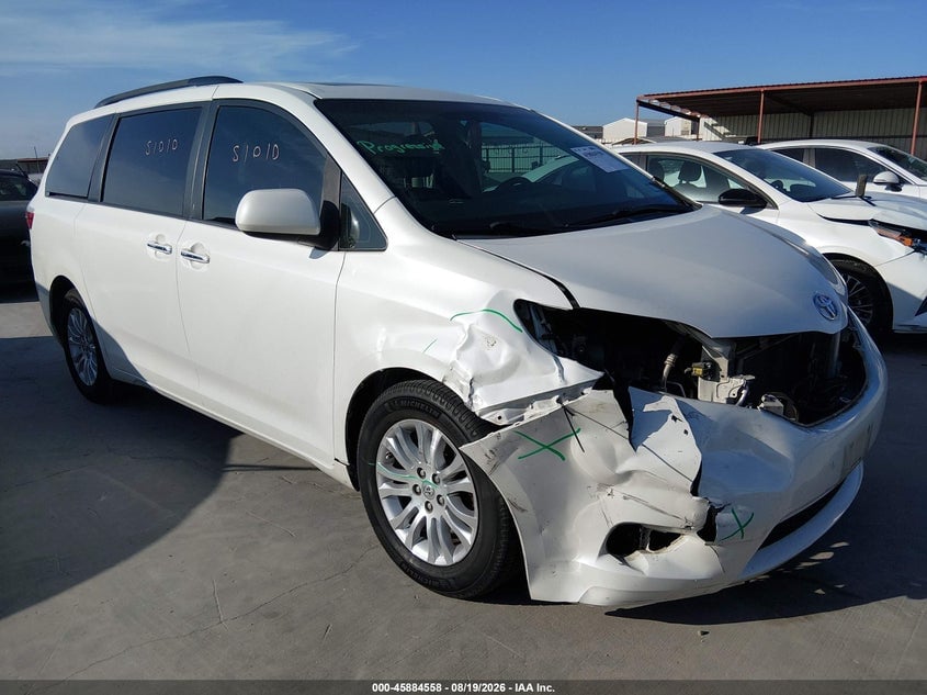 2017 TOYOTA SIENNA XLE 8 PASSENGER | 5TDYZ3DC1HS888751 | UPCARS