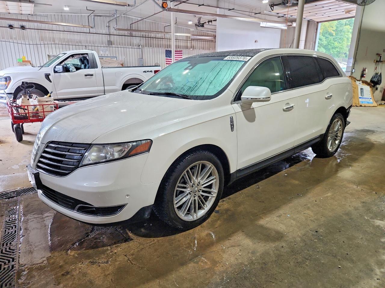 2018 LINCOLN MKT | 2LMHJ5AT3JBL00038 | UPCARS