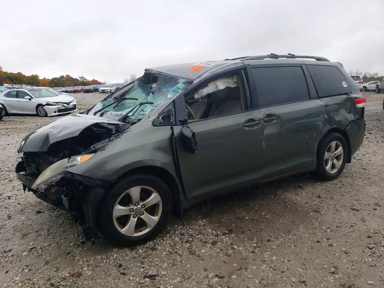 2011 TOYOTA SIENNA LE | 5TDKK3DC1BS127316 | UPCARS