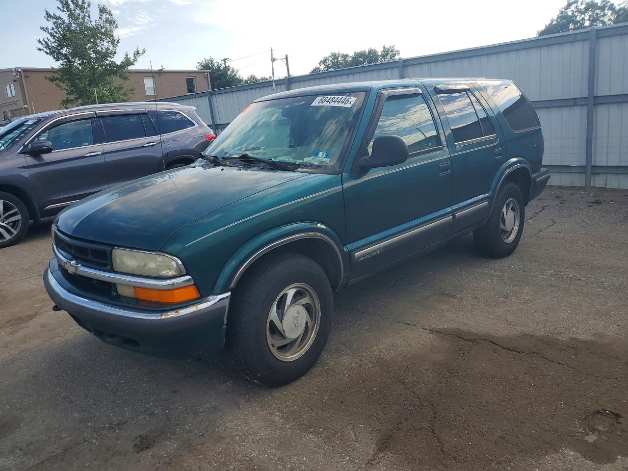 1998 CHEVROLET BLAZER | 1GNDT13W7W2262147 | UPCARS