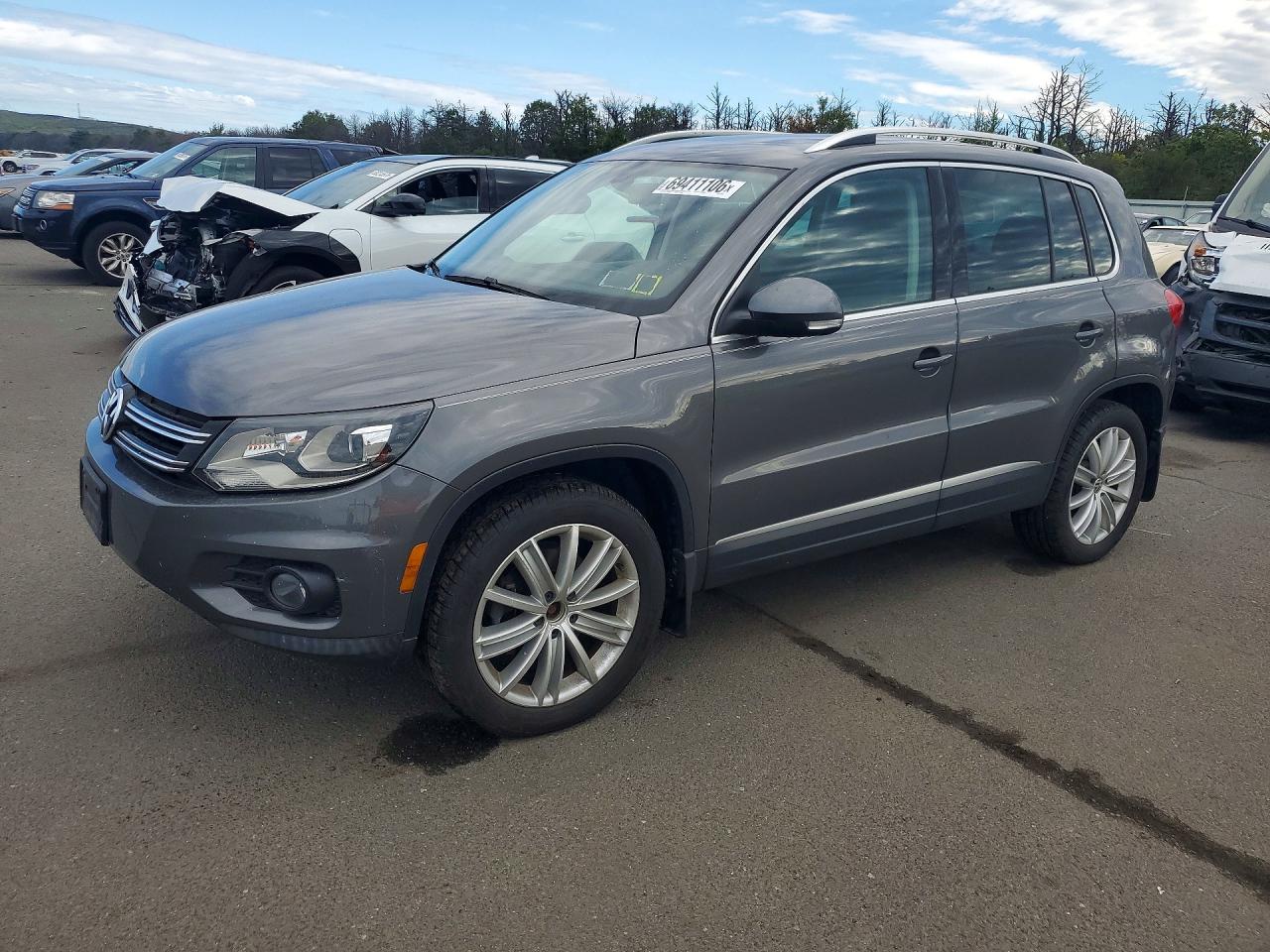 2016 VOLKSWAGEN TIGUAN S | WVGBV7AXXGW570864 | UPCARS