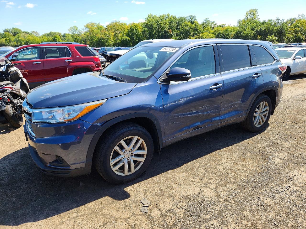 2015 TOYOTA HIGHLANDER LE | 5TDBKRFH9FS119739 | UPCARS