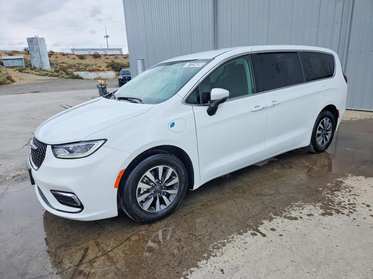 2023 CHRYSLER PACIFICA HYBRID TOURING L | 2C4RC1L79PR588493 | UPCARS