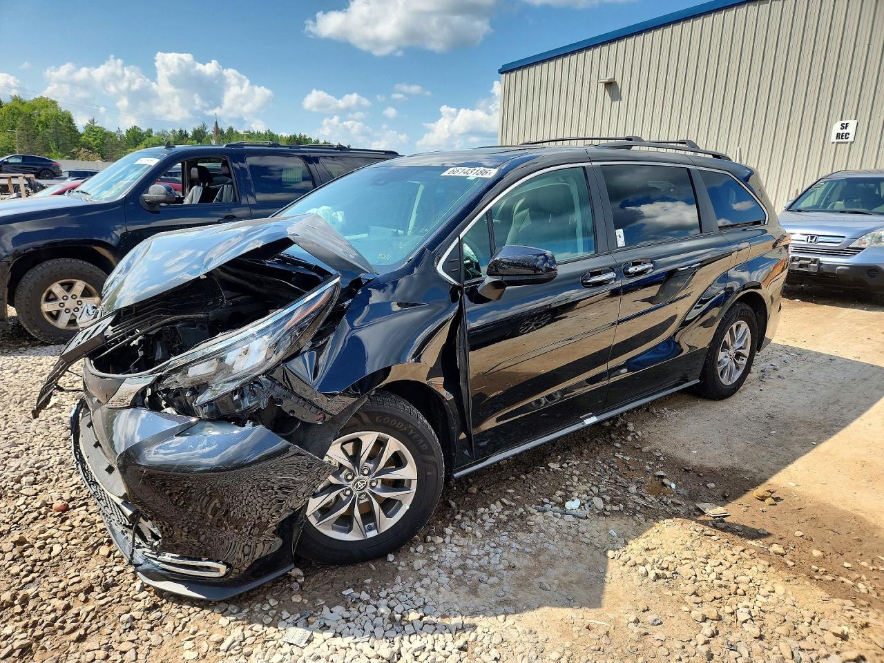 2024 TOYOTA SIENNA XLE | 5TDJRKEC5RS200634 | UPCARS
