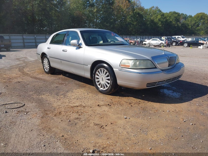 2005 LINCOLN TOWN CAR SIGNATURE | 1LNHM81W95Y622948 | UPCARS