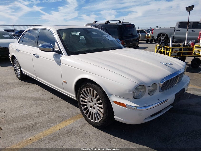 2007 JAGUAR XJ VANDEN PLAS | SAJWA82B17SH11861 | UPCARS