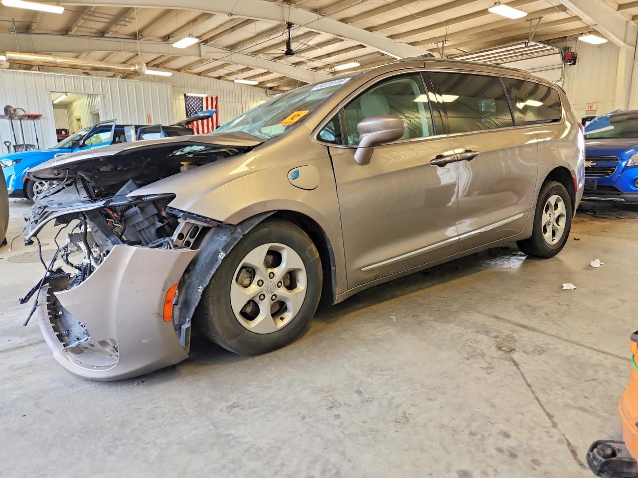 2018 CHRYSLER PACIFICA HYBRID TOURING L | 2C4RC1L78JR133495 | UPCARS