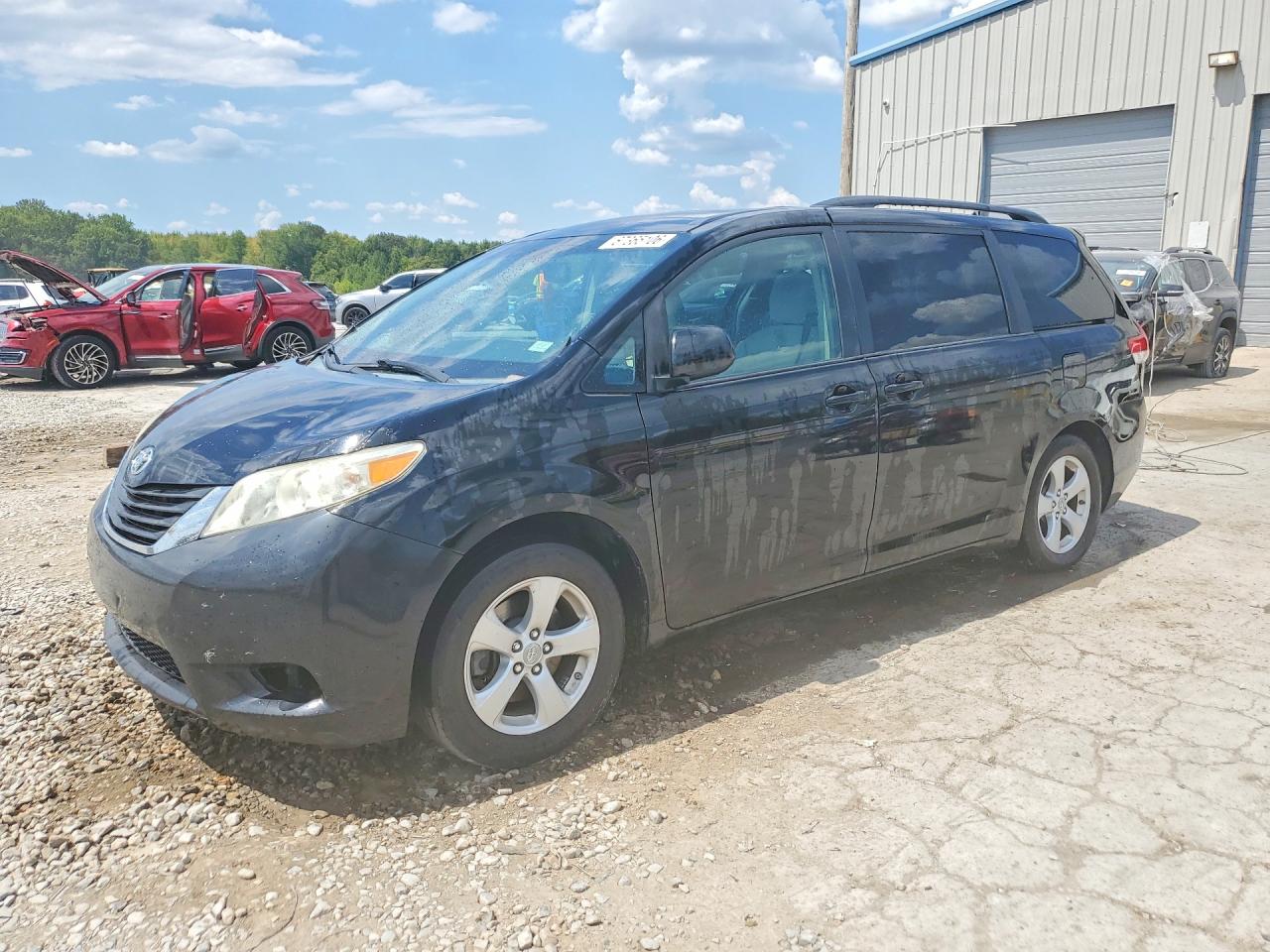2011 TOYOTA SIENNA LE | 5TDKK3DC5BS047047 | UPCARS