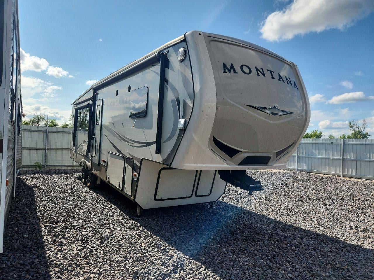 2019 KEYSTONE CHALLENGER MONTANA DUTCHMAN  CAMPER | 4YDF3122XK4700364 | UPCARS