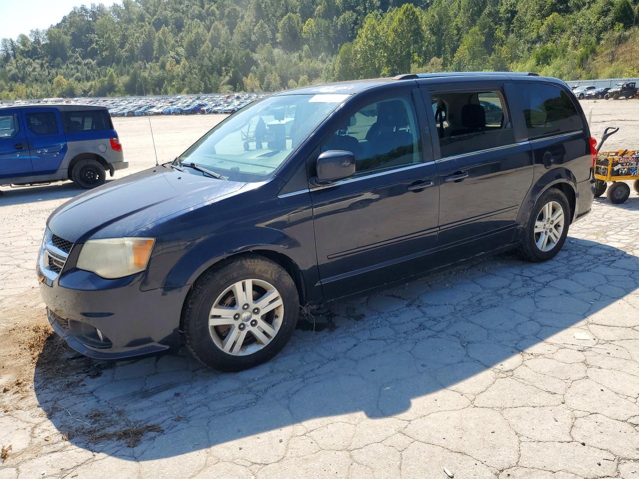 2011 DODGE CARAVAN CREW | 2D4RN5DG7BR738242 | UPCARS