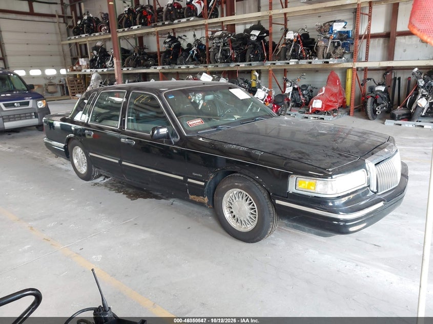 1997 LINCOLN TOWN CAR SIGNATURE | 1LNLM82W3VY753379 | UPCARS