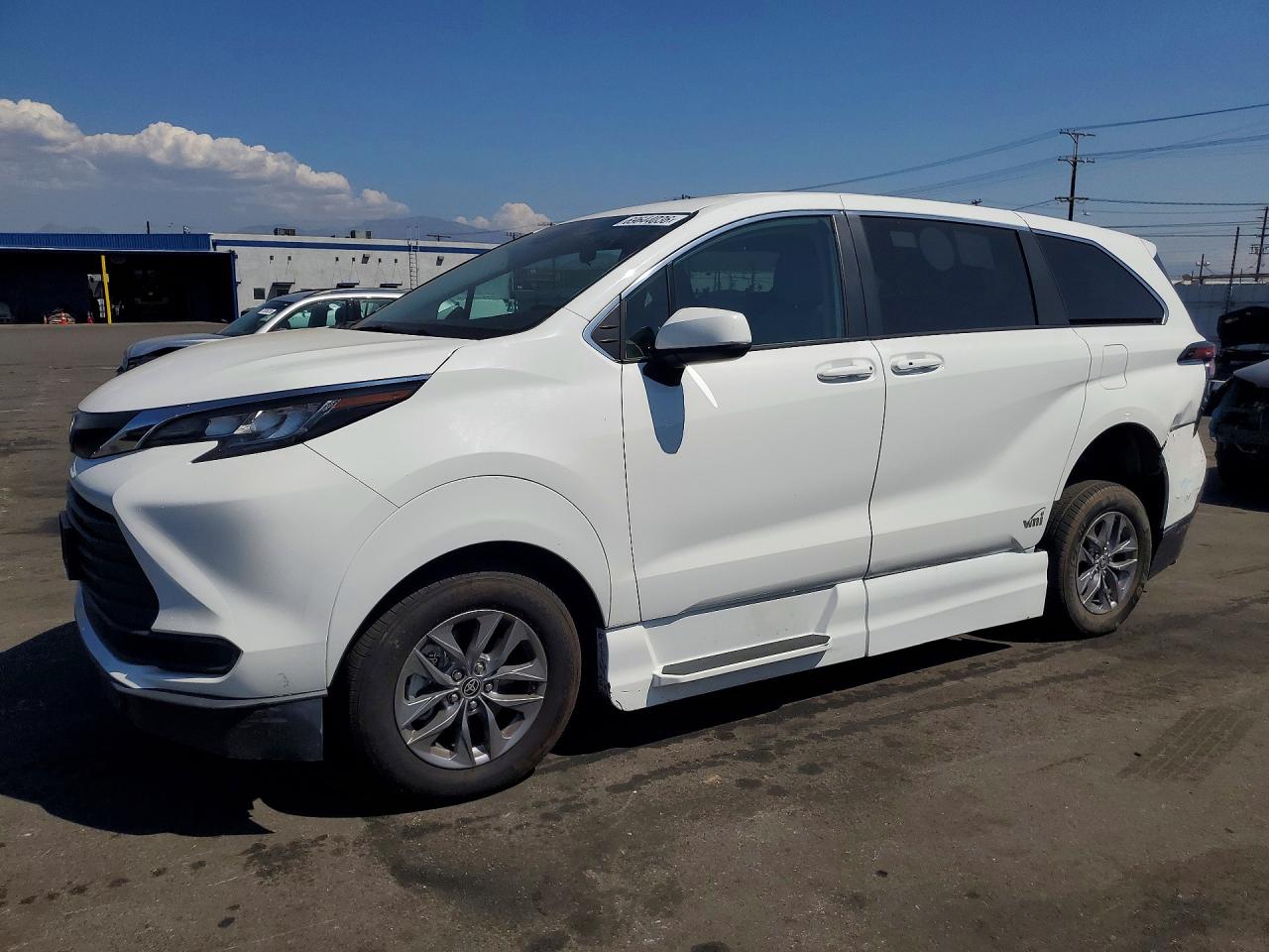 2022 TOYOTA SIENNA LE | 5TDKSKFC5NS071067 | UPCARS