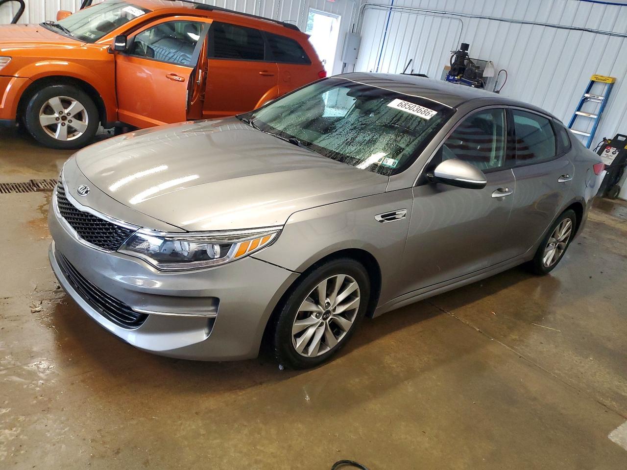 2017 KIA OPTIMA EX | 5XXGU4L34HG143334 | UPCARS