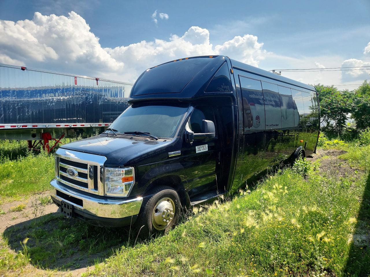2018 FORD ECONOLINE COACH BUS | 1FDXE4FS3JDC10453 | UPCARS