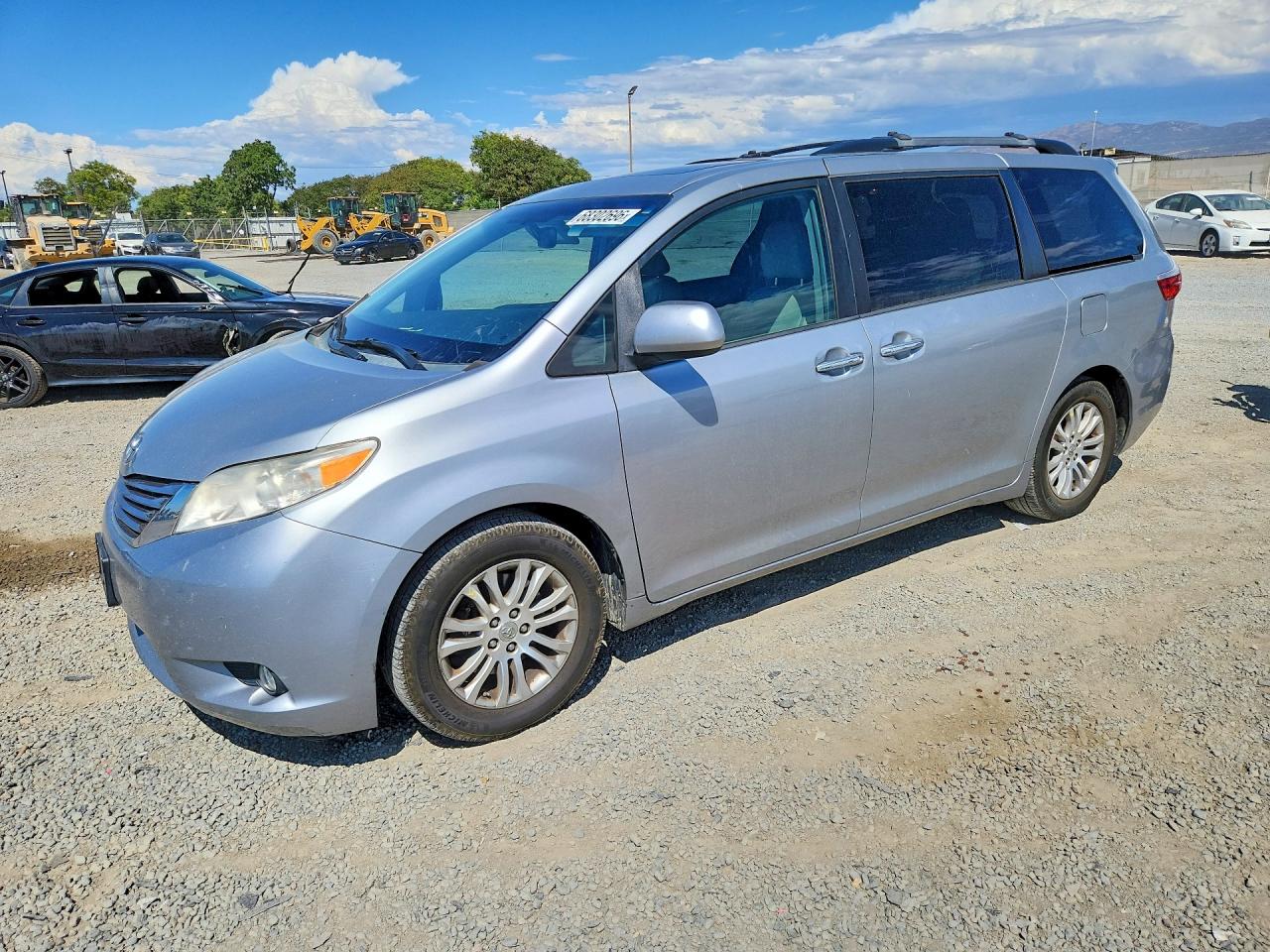 2015 TOYOTA SIENNA XLE 7-PASSENGER AUTO ACCESS SEAT | 5TDYK3DC5FS609917 | UPCARS