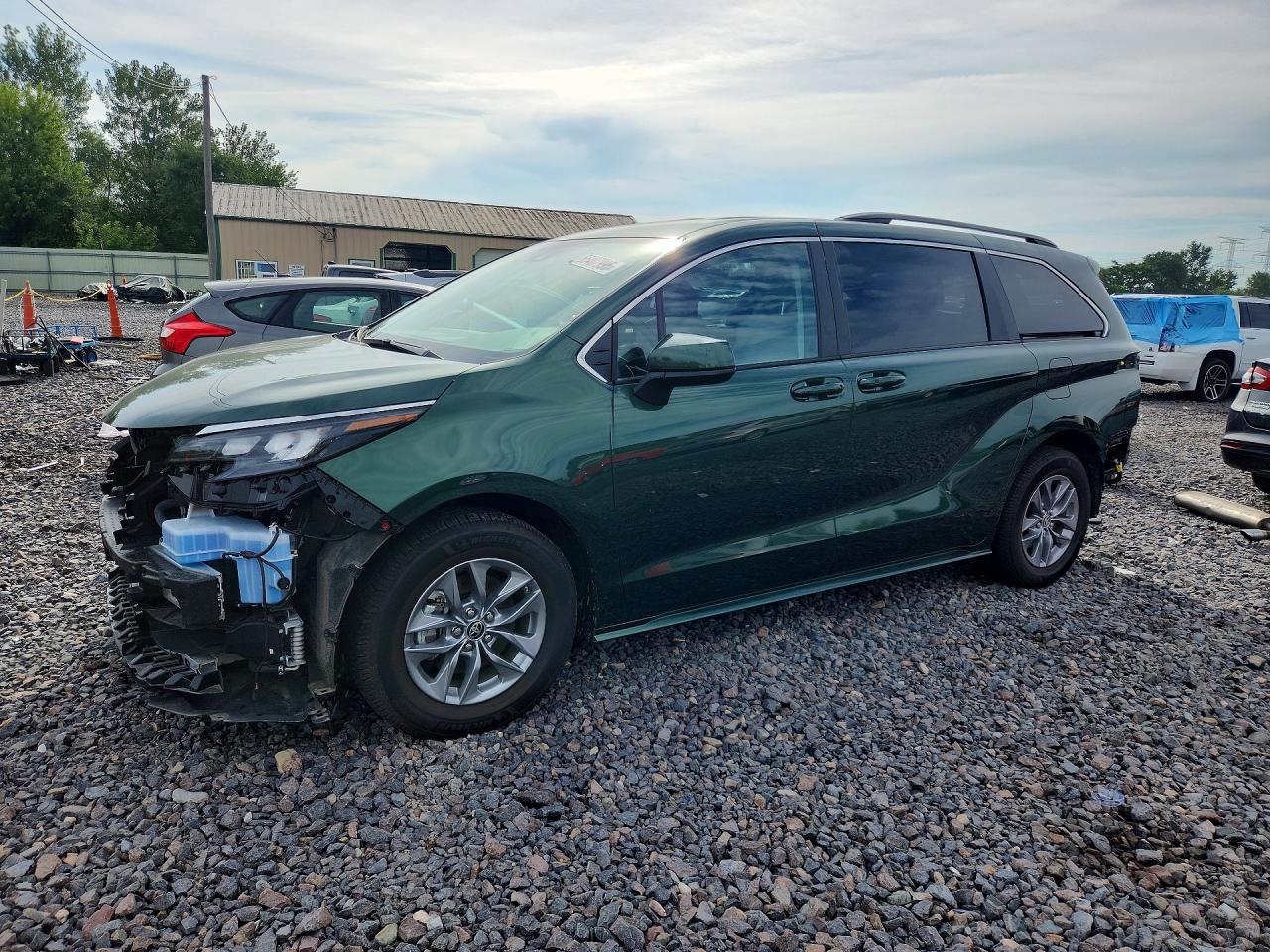 2024 TOYOTA SIENNA LE | 5TDKRKEC0RS204255 | UPCARS