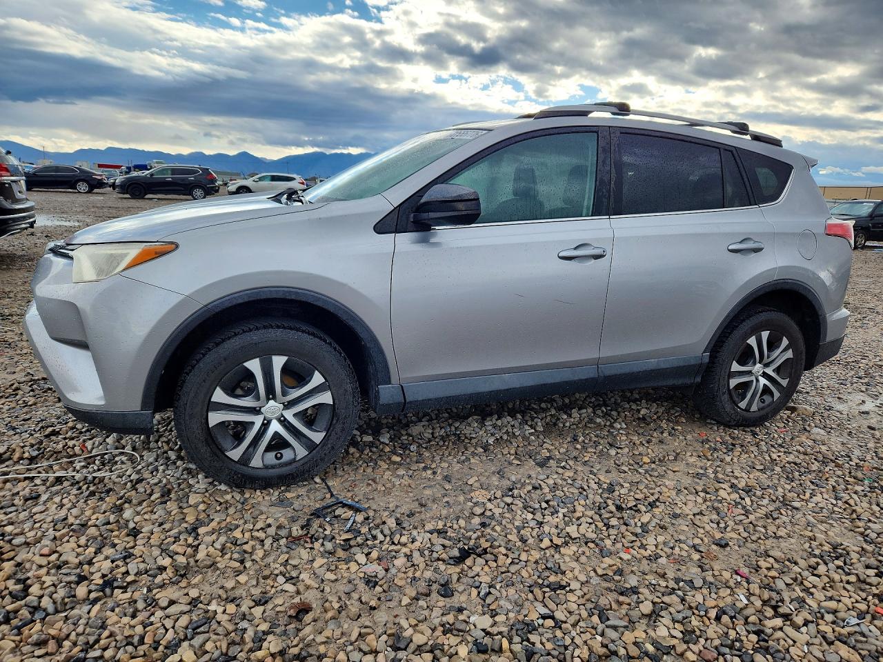 2018 TOYOTA RAV4 LE | 2T3BFREV9JW798270 | UPCARS
