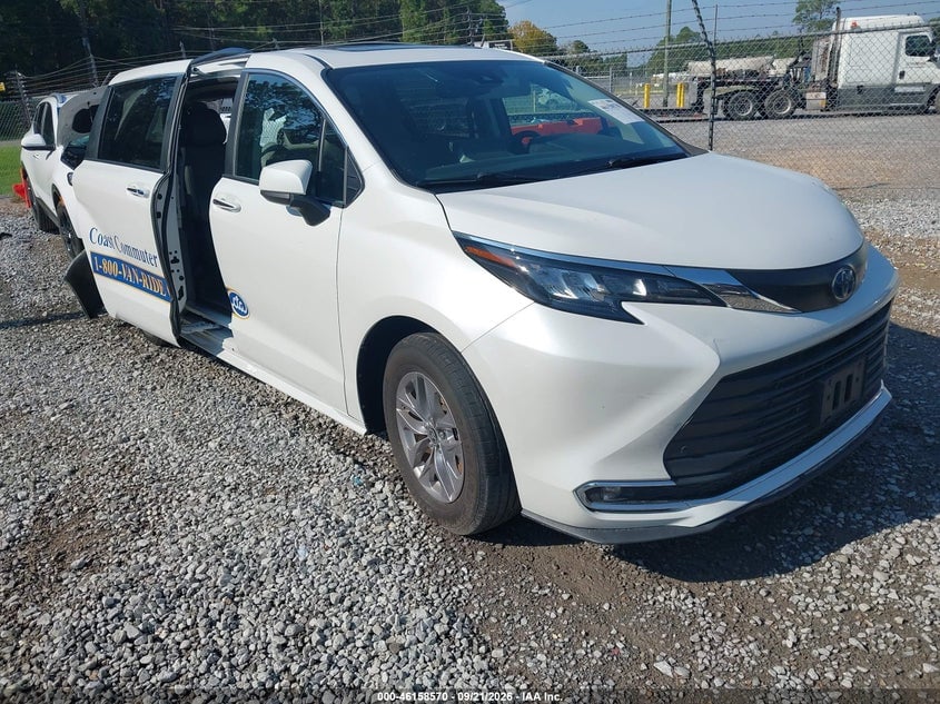 2024 TOYOTA SIENNA XLE | 5TDYRKEC6RS214556 | UPCARS